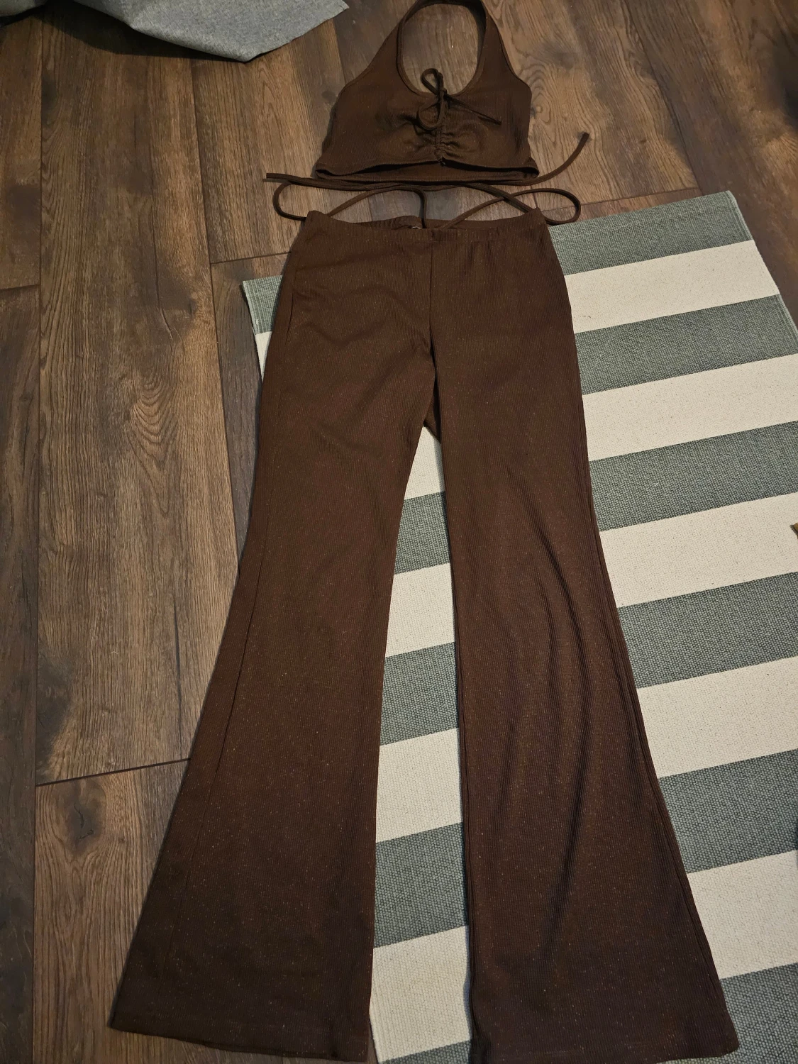 Brunglittrigt set med byxa och topp - H&M - 1