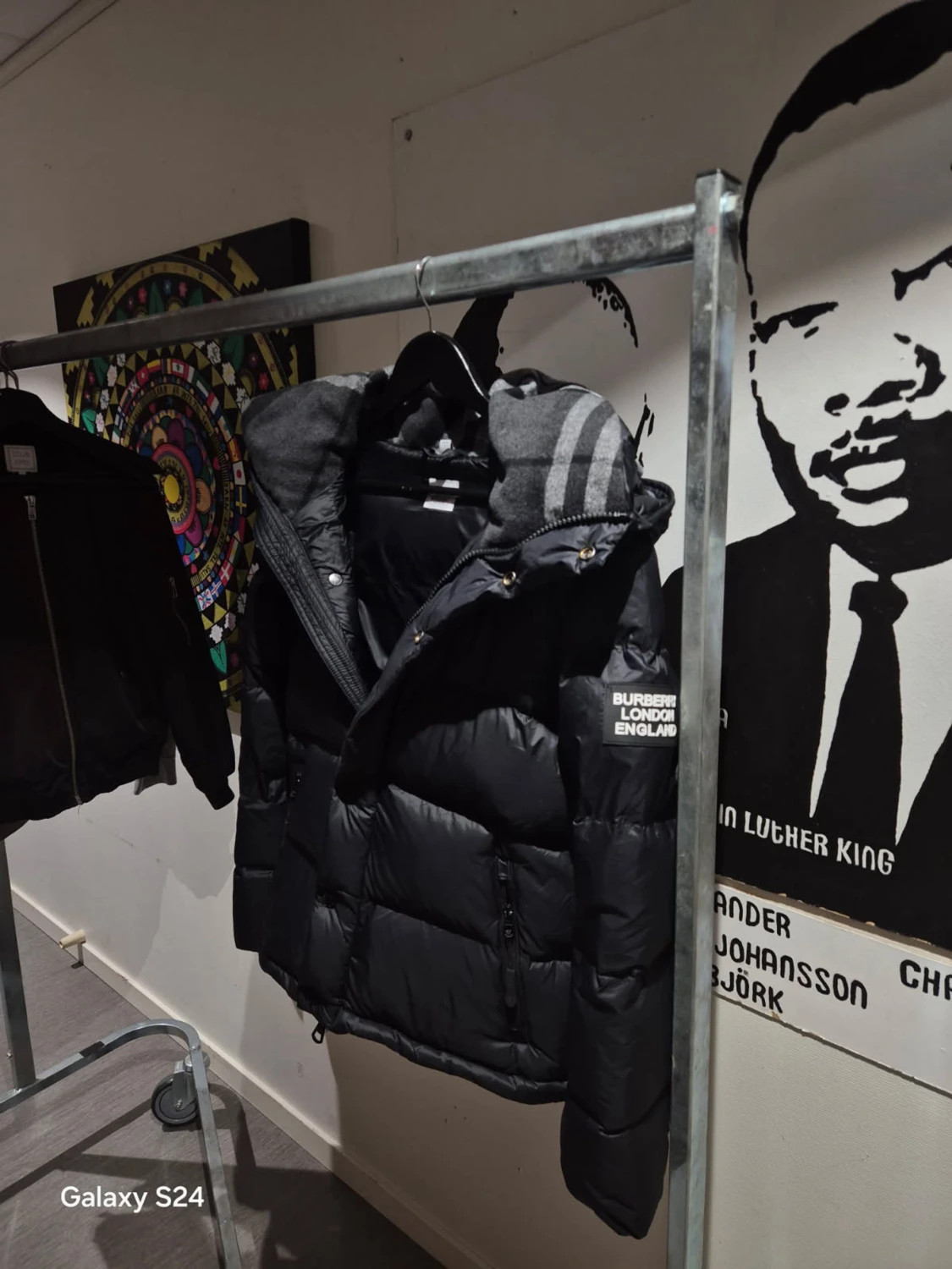 Svart pufferjacka från Burberry - 4