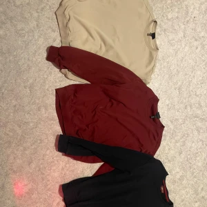 Röjer garderoben - allt för 300kr - -Mcs sweatpants strl XL -T-shirts H&M tränings t-shirt strl S -Under armour träning t-shirt strl M -Denim day t-shirt strl M -Shorts  157 shorts strl M -CLN shorts strl M -Sweatshirts H&M beige strl L -H&M röd strl L -MCS tröja XL -T-shirts sida 5 strl M/L