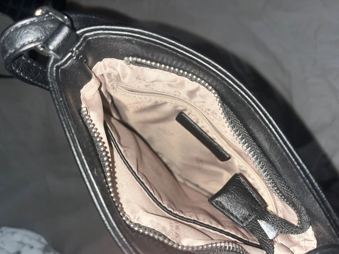 Svart axelväska från Ulrika - 2