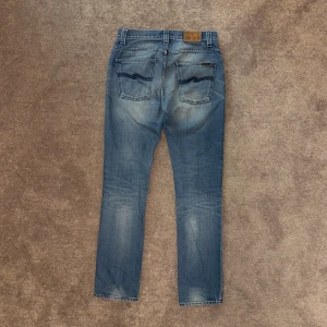 Nudie Jeans - Nudie Jeans i modellen Grim Tim | Fint skick | Storlek: W31xL34 | Hojta till vid frågor