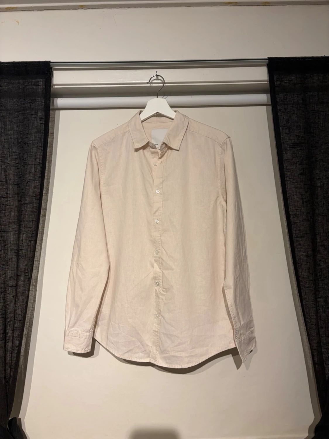 Ljusbeige skjorta i linnen
