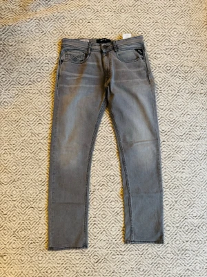 Replay jeans  - Replay jeans - Modell: Rocco - Storlek: W31/L32 - skick: 10/10(nya utan lappar) - Nypris runt 2000kr
