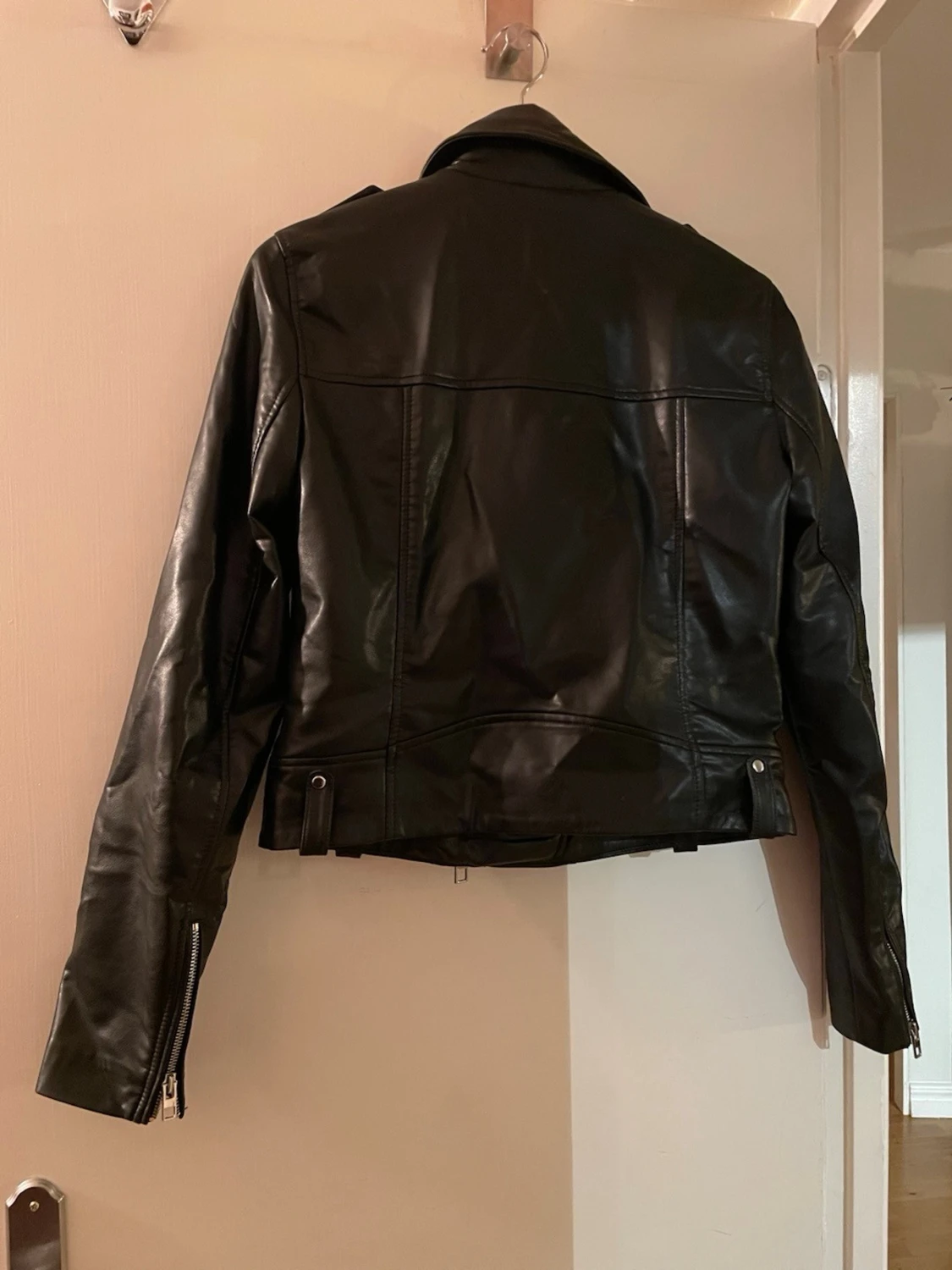 Svart biker skinnjacka från Zara - 2