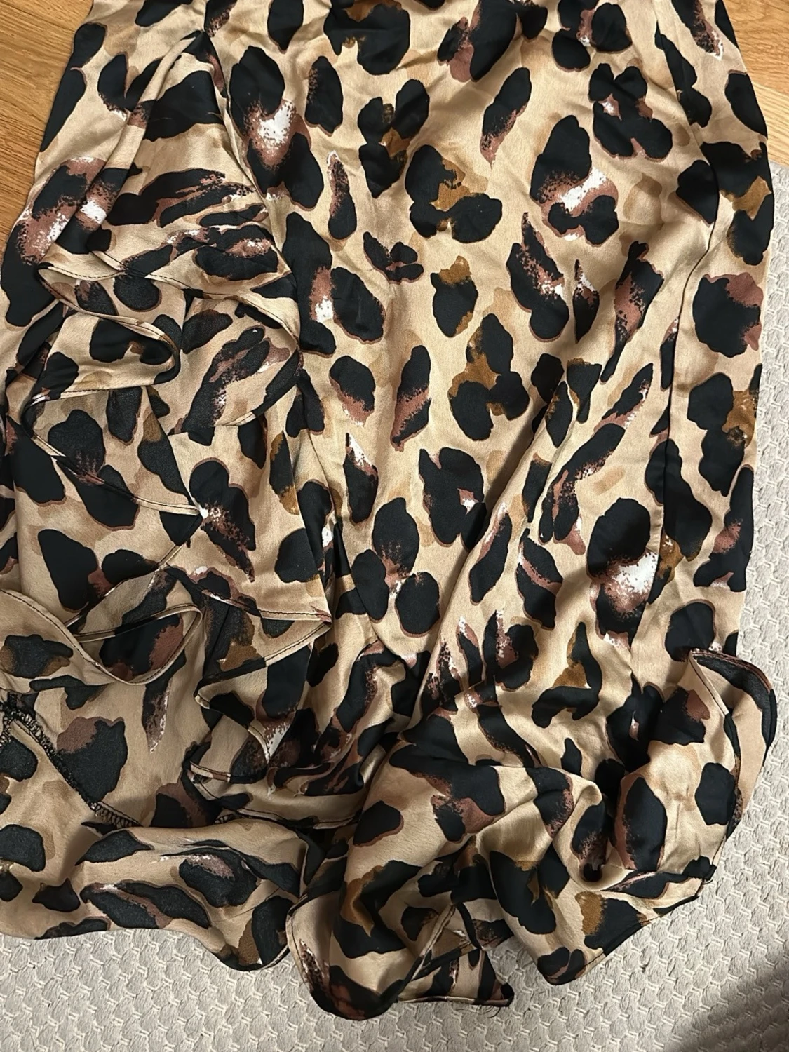 Leopardmönstrad omlottkjol med volang - 2