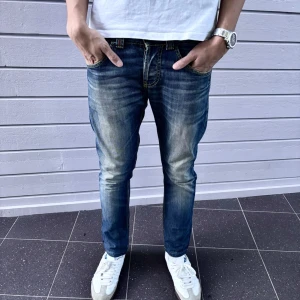 Dondup jeans slim - Dondup jeans | slim | fraktar spårbart med instabox | model: 185 cm 69 kg men sitter lite kort