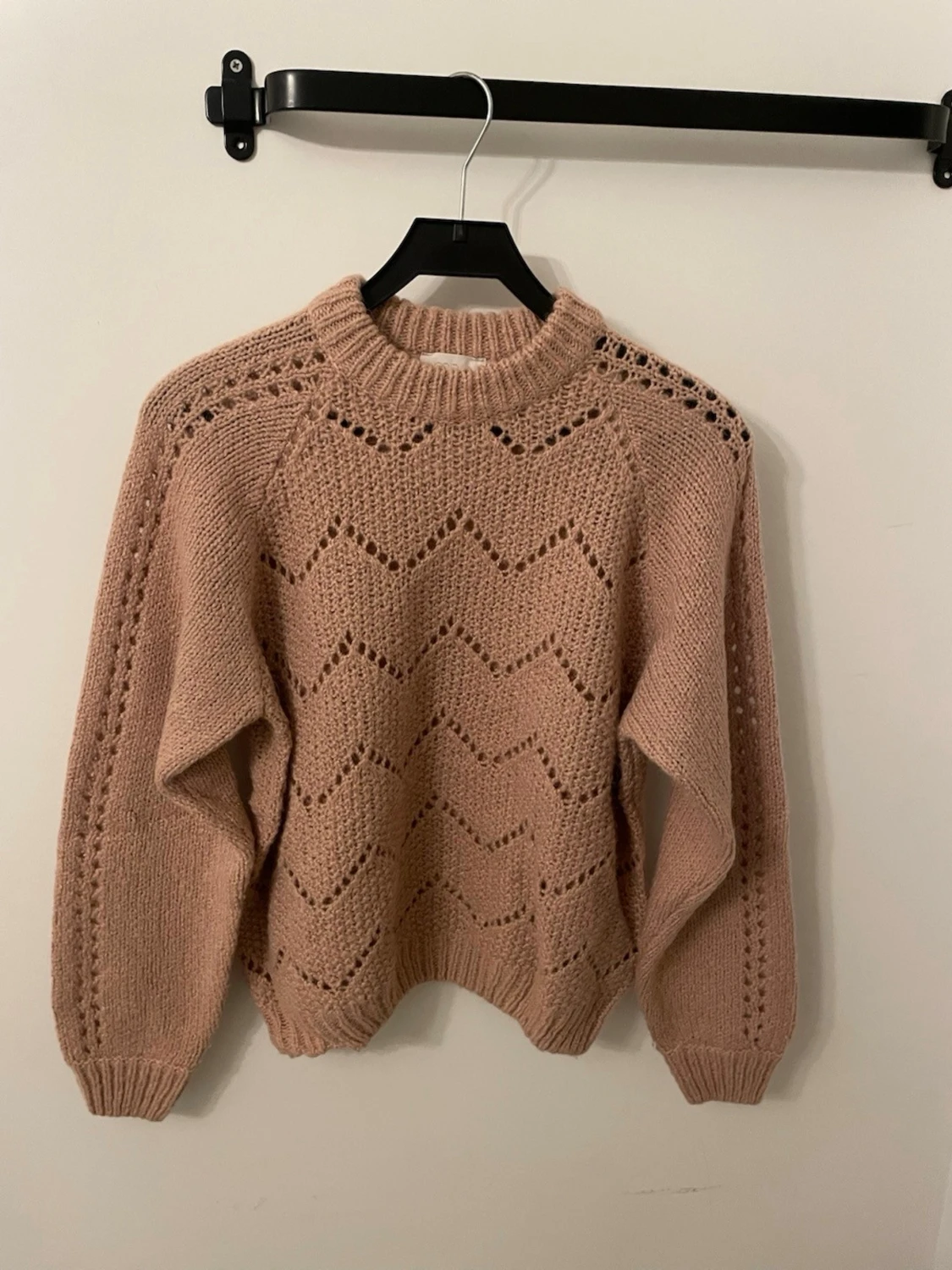 Beige stickad tröja med zigzag-mönster - 1