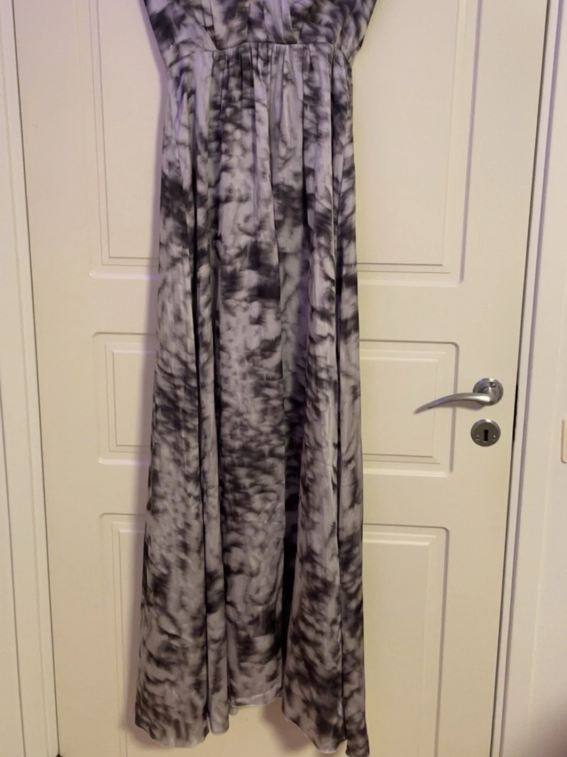 Lång batikmönstrad klänning - 1