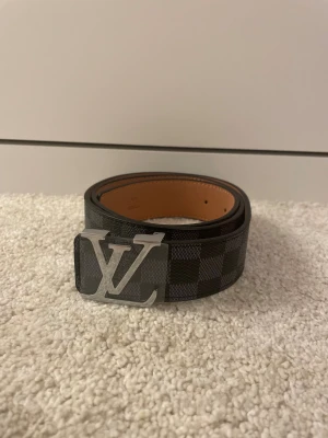 Svart Läderbälte - Stilrent svart läderbälte, 110cm