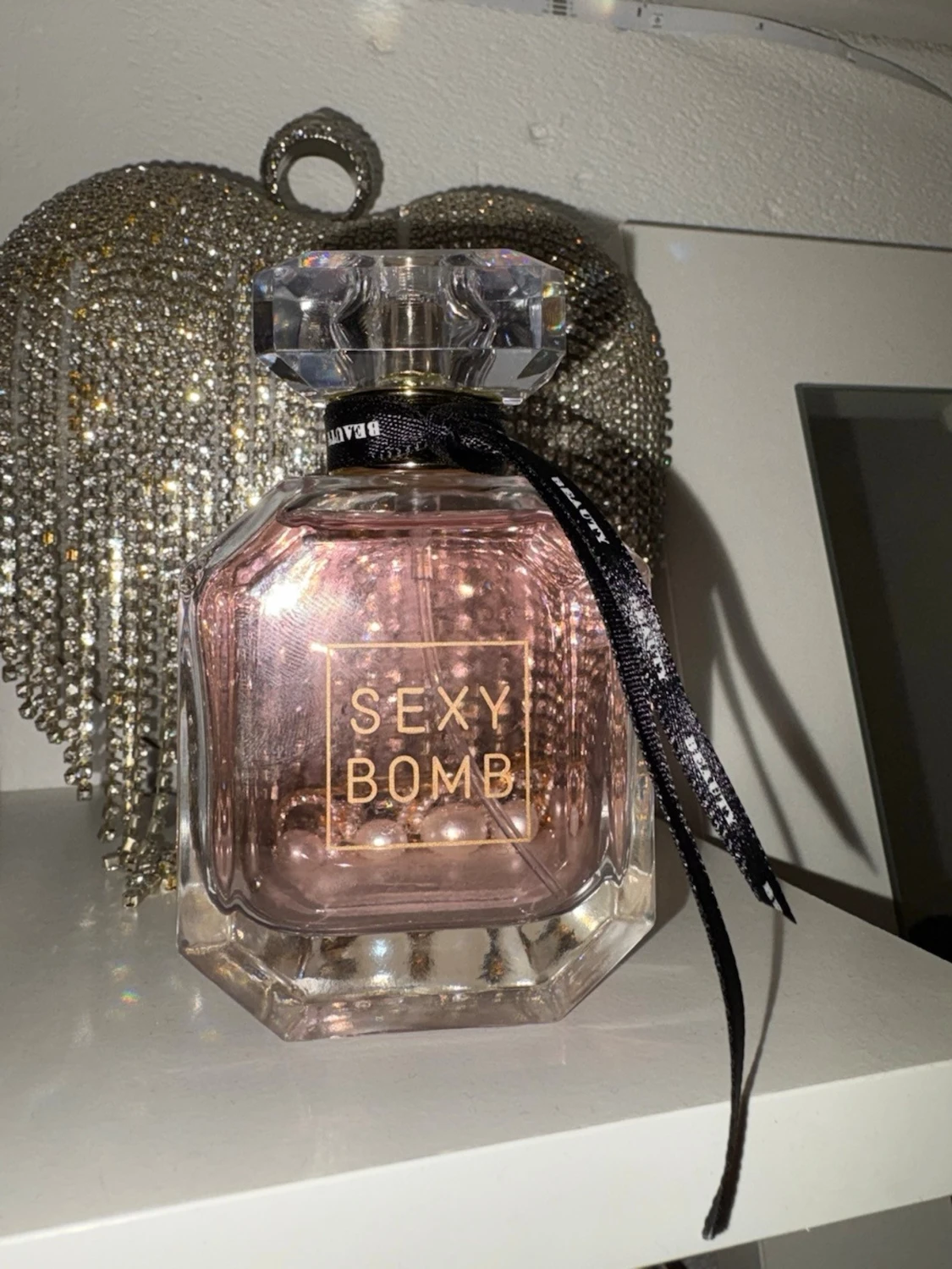 Sexy Bomb parfym med rosa flaska