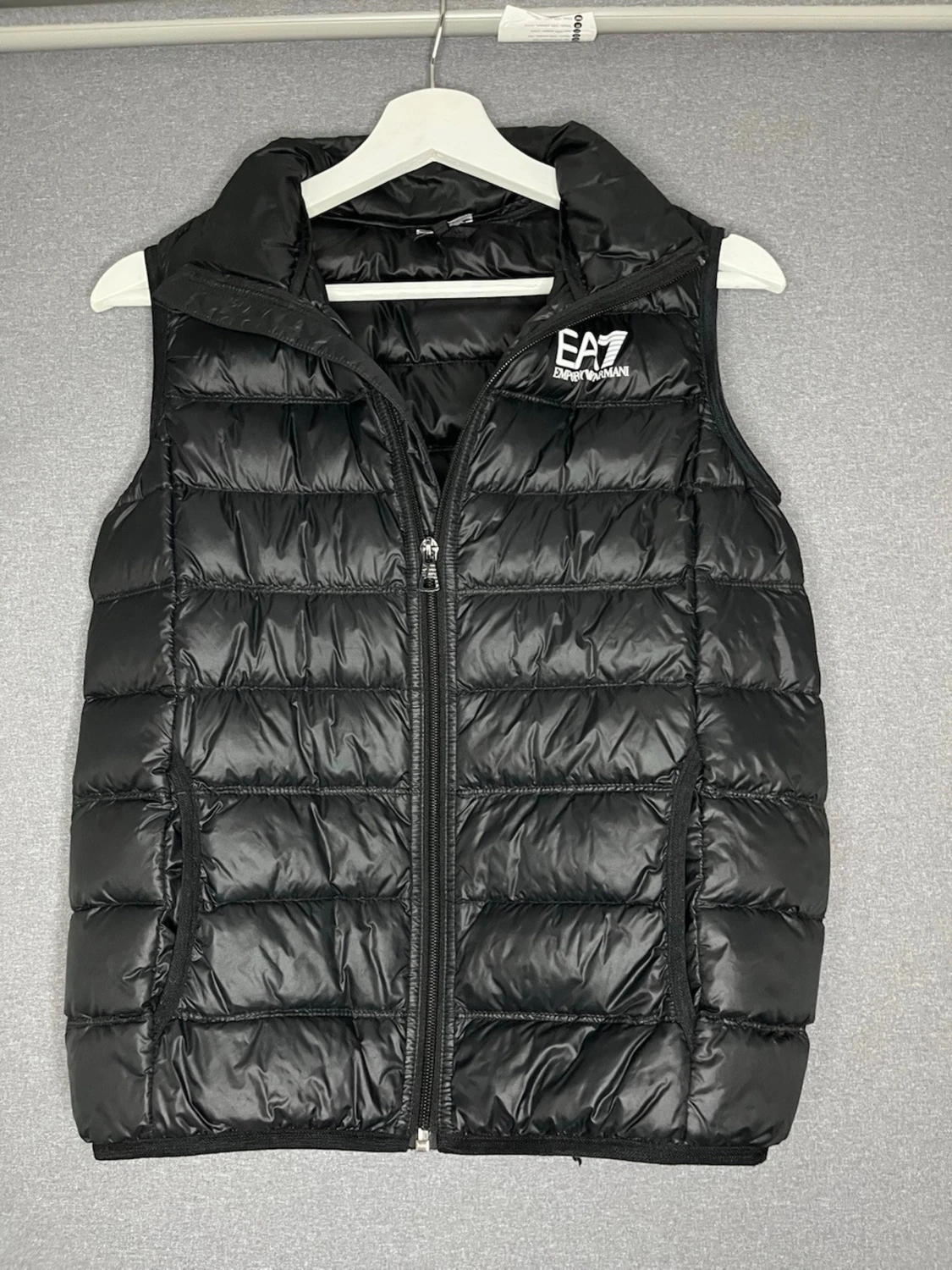 Svart dunväst från EA7 Emporio Armani