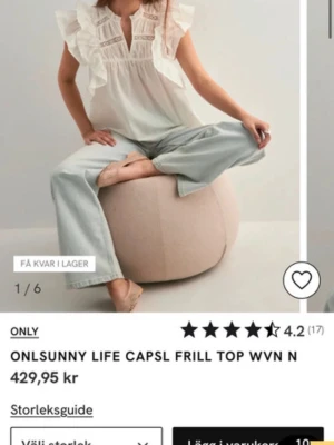 Vit volangblus från ONLY - Söt vit blus från ONLY. I storlek S och helt oanvänd, endast testad💕💕