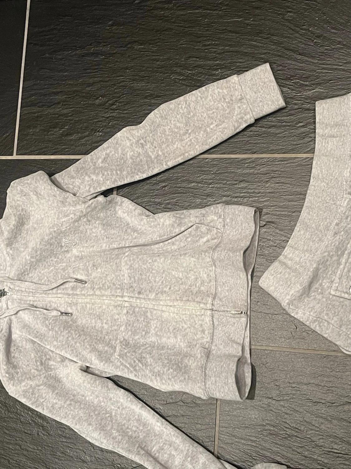 Grå mjukisbyxor med fickor - 2