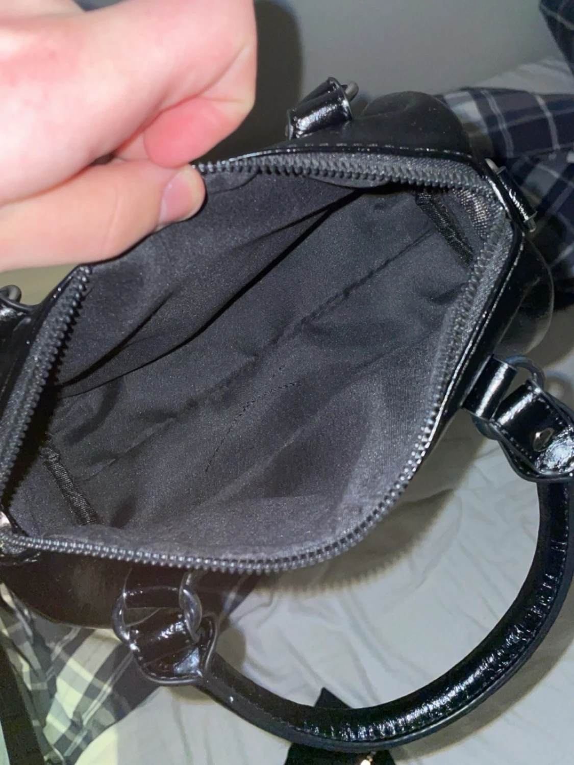 Svart handväska i skinn med dragkedja - 3