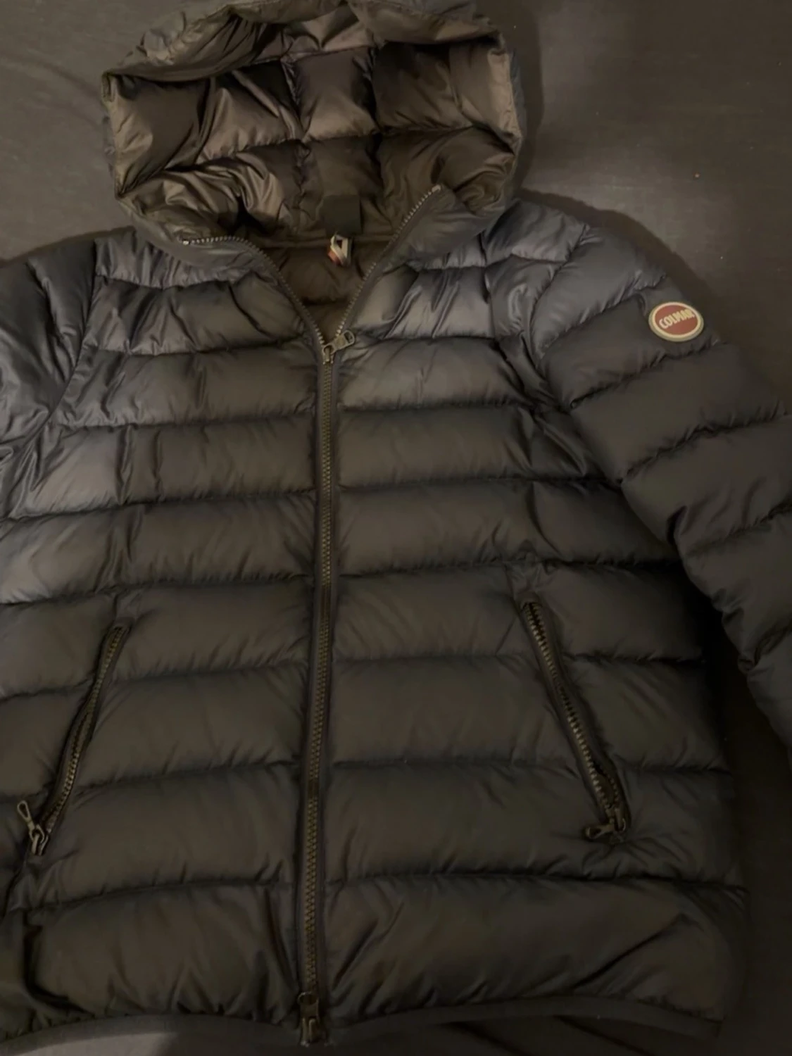 Svart dunjacka från Colmar