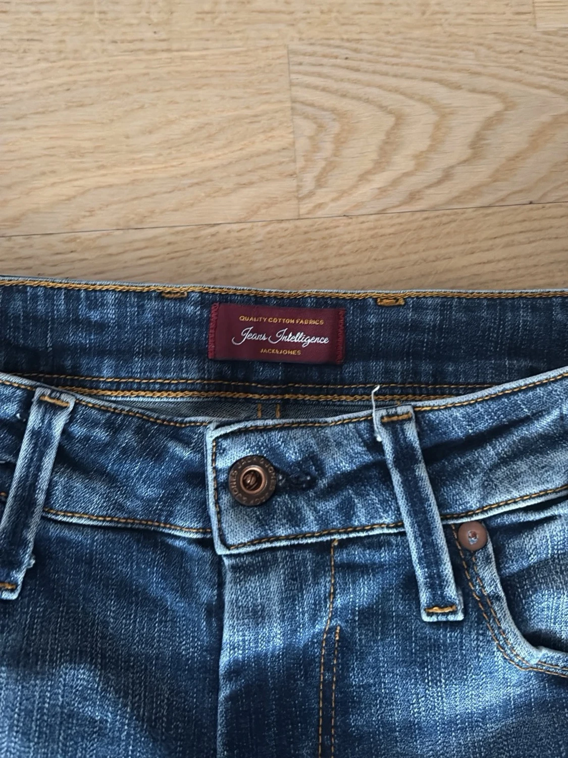 Blå jeans från jack and jones - 1
