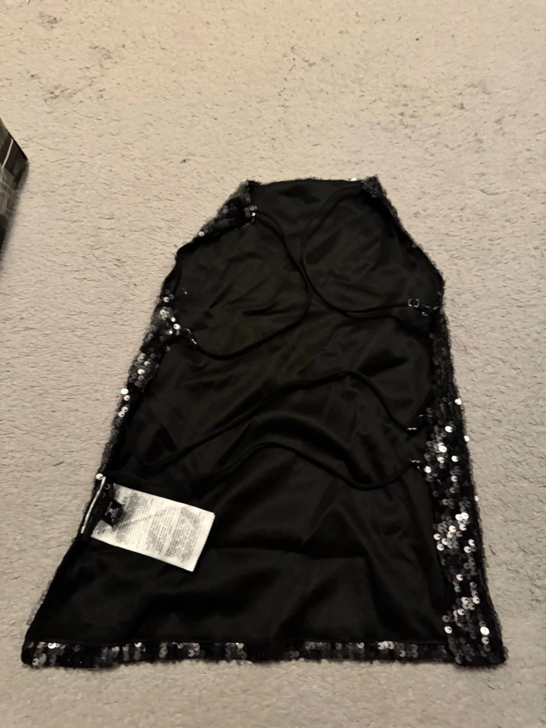 Svart paljettlinne med smala band - 1