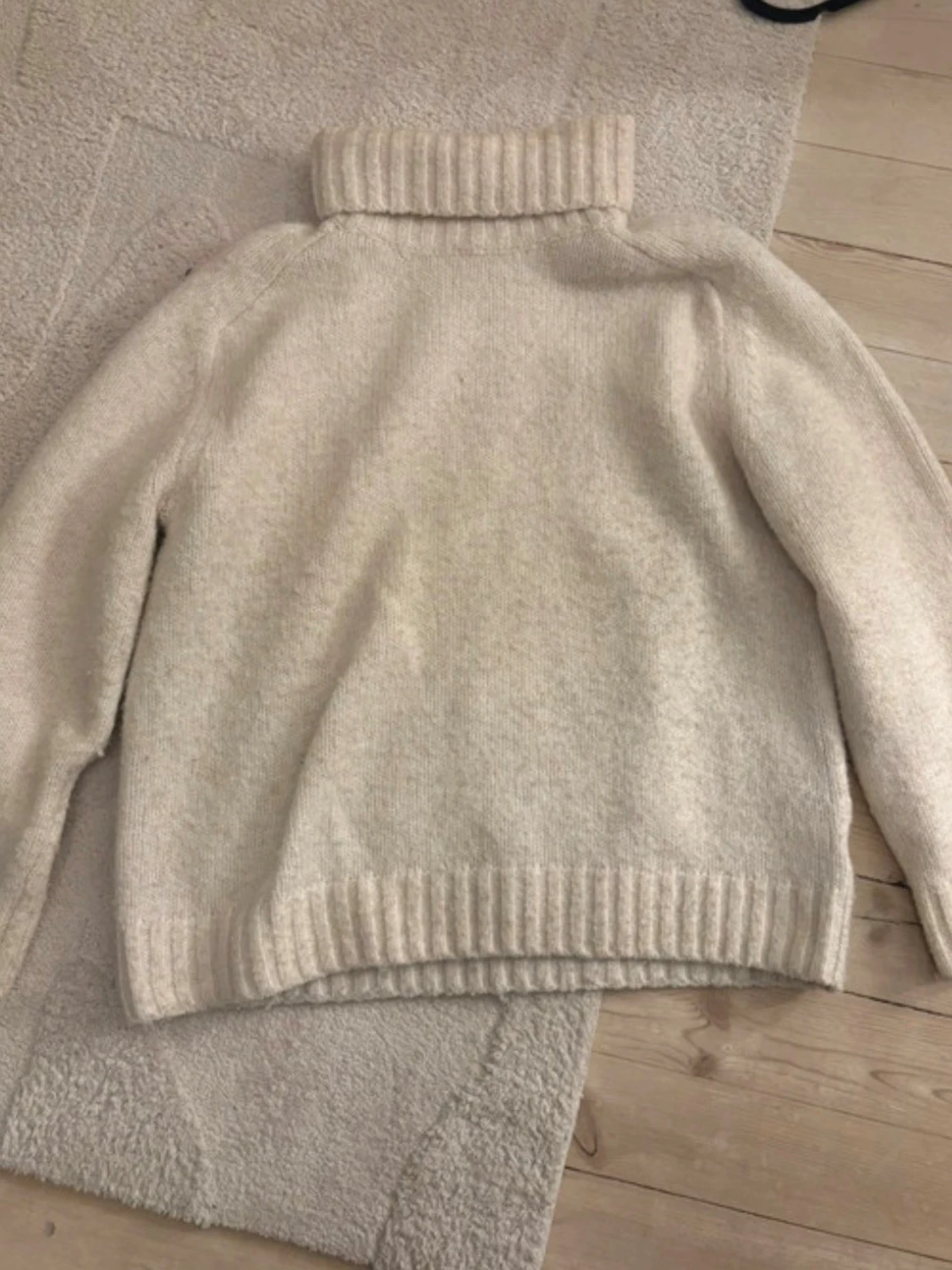 Beige polotröja från H&M, stickad