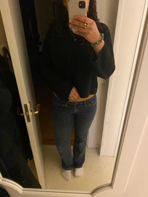 Blåa jeans från MNG - De är från 90-00 talet kanske svårt att hitta likadana idag. Jätte bra skick inte något synligt slitage. Straight eller smått bootcut. Lågmidjade.