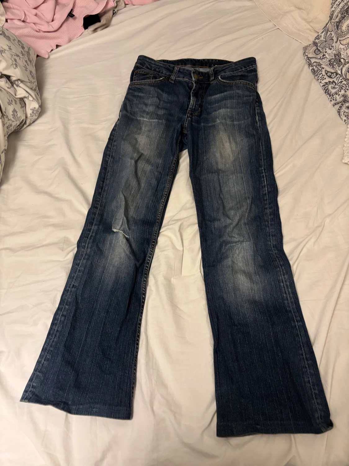 Blå flared jeans