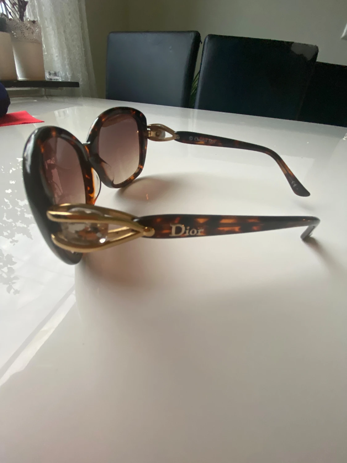 Bruna Dior solglasögon med gulddetalj - 1