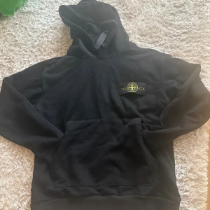 Stone Island hoodie  - Ny stone Island hoodie. Modellen är 175cm/M