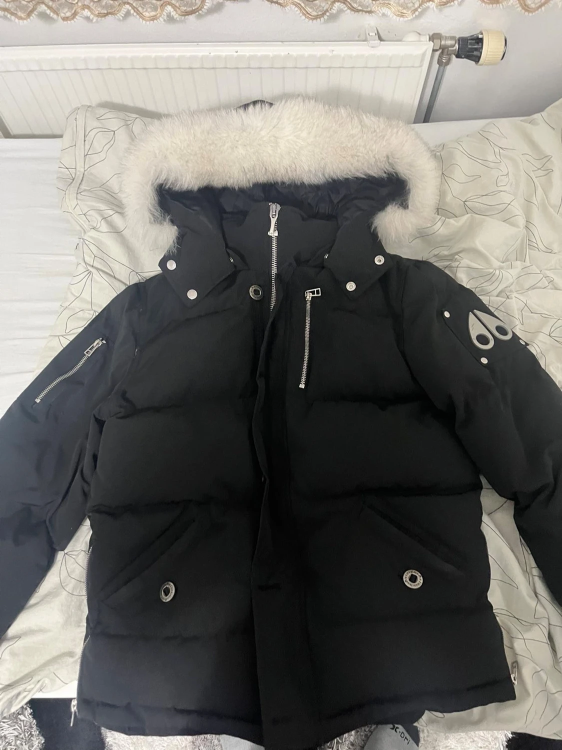 Svart Moose Knuckles dunjacka med päls