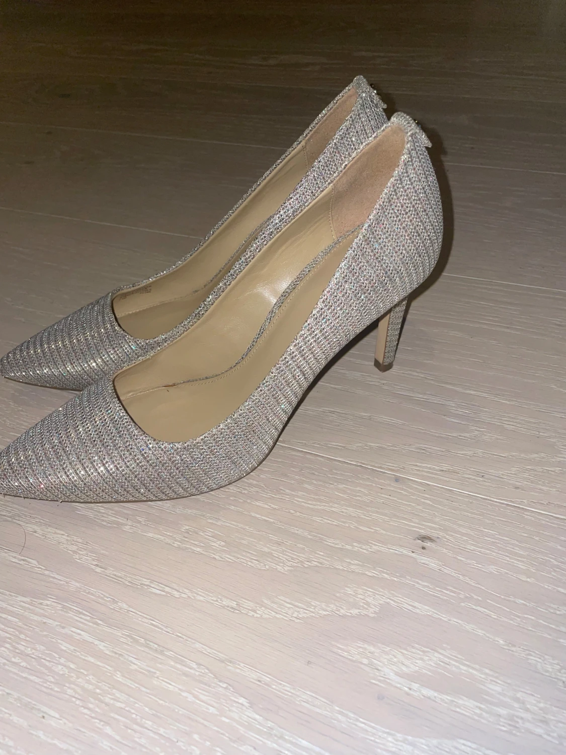 Glittriga pumps från Michael Kors - 1