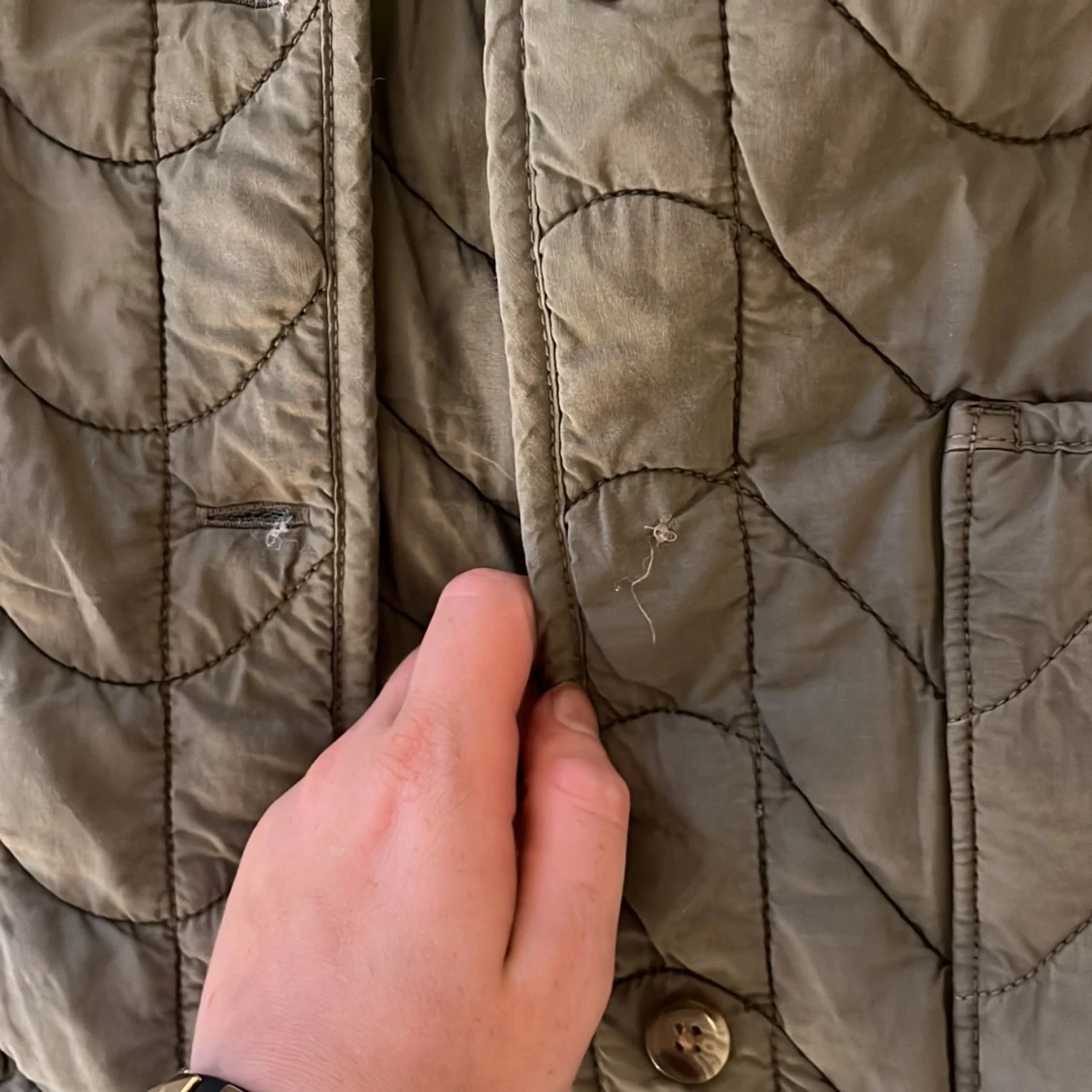 Olivgrön quiltad jacka med knappar - 4