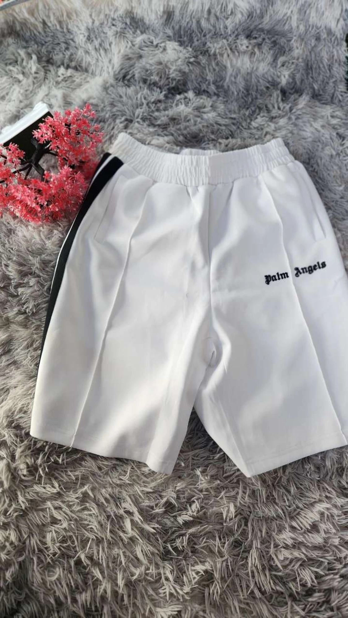 Vita Palm Angels shorts med svart detalj