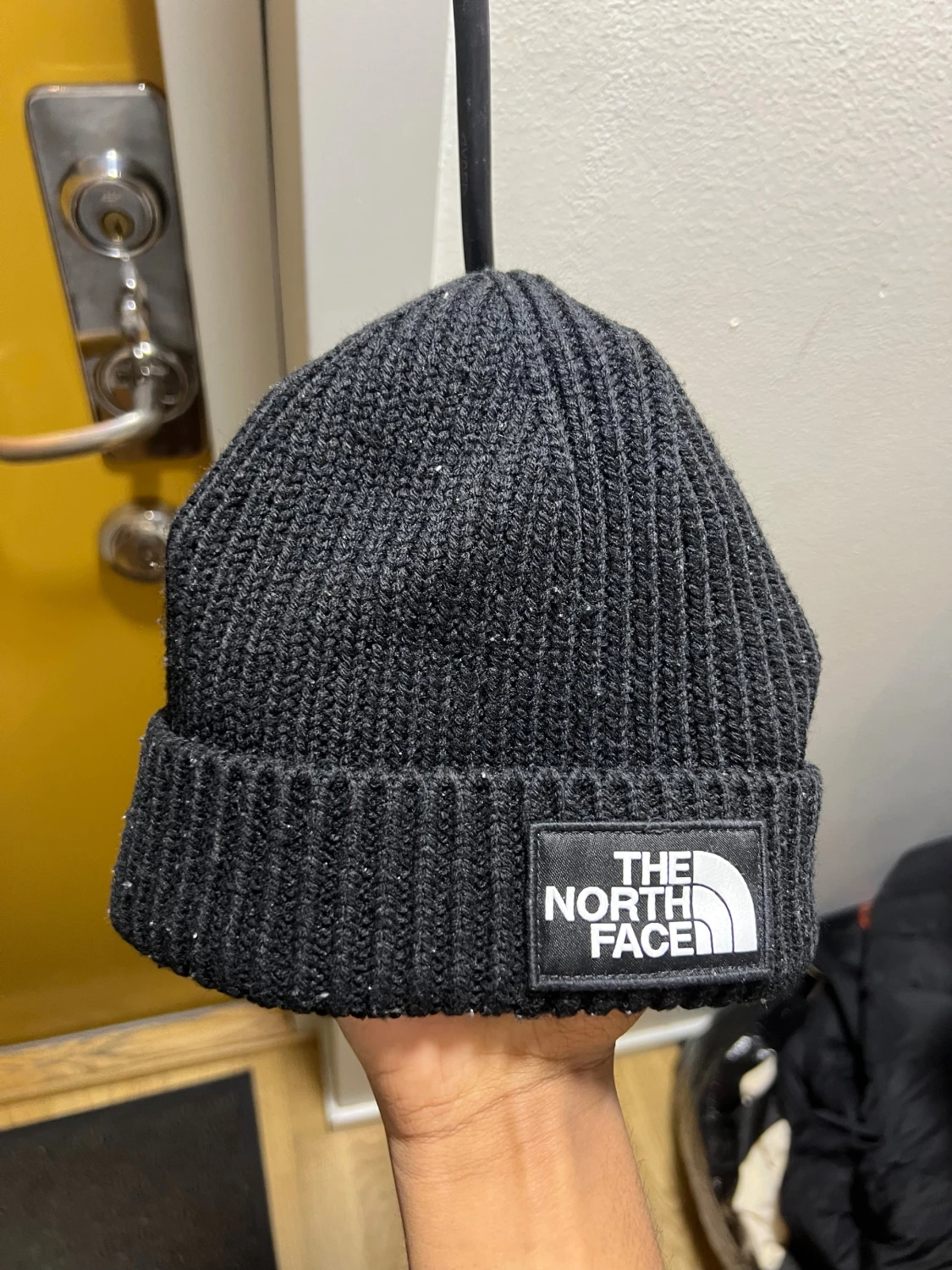 Svart ribbstickad mössa The North Face