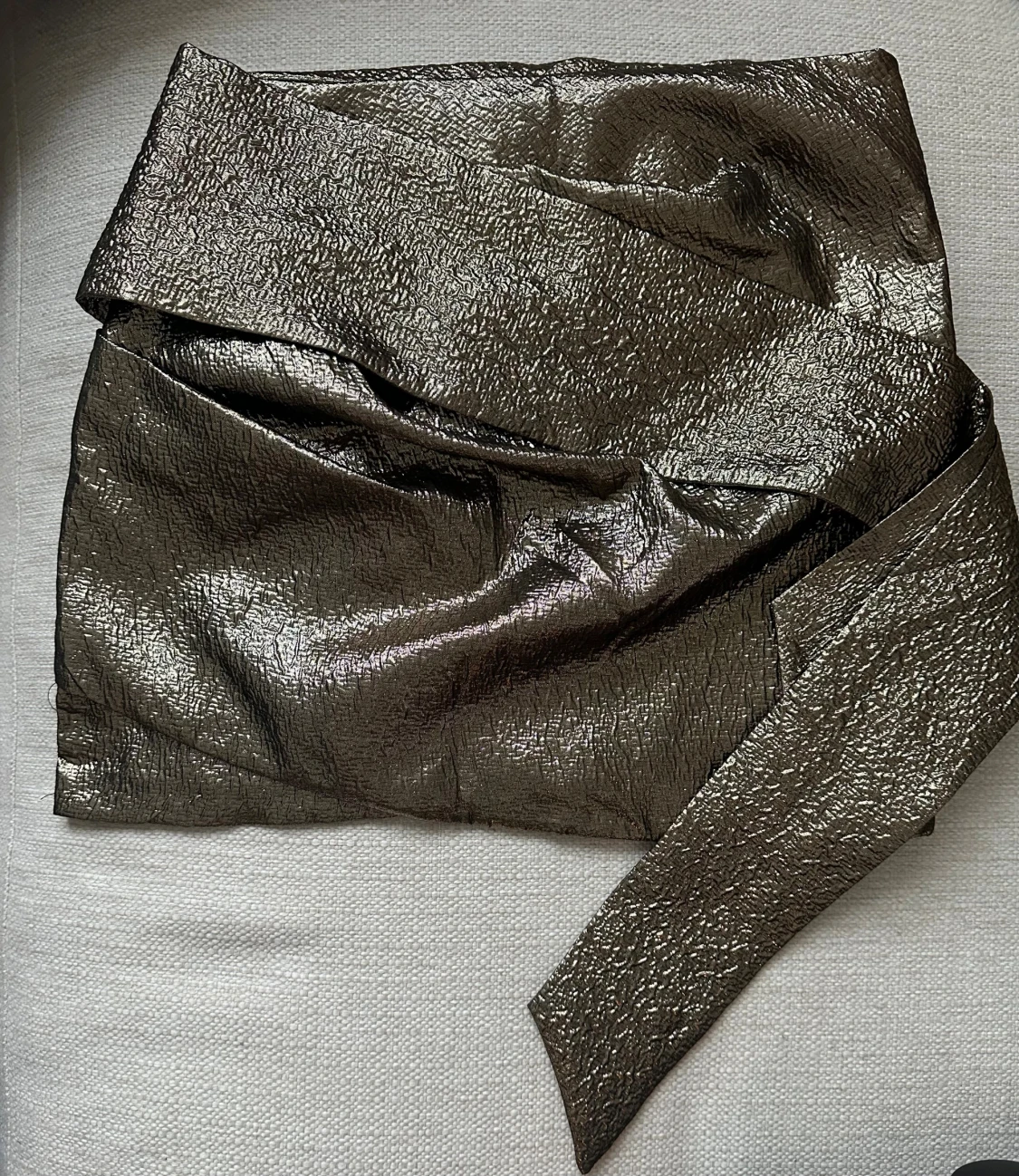 Metallic kortkjol från Mango, strl M - 3