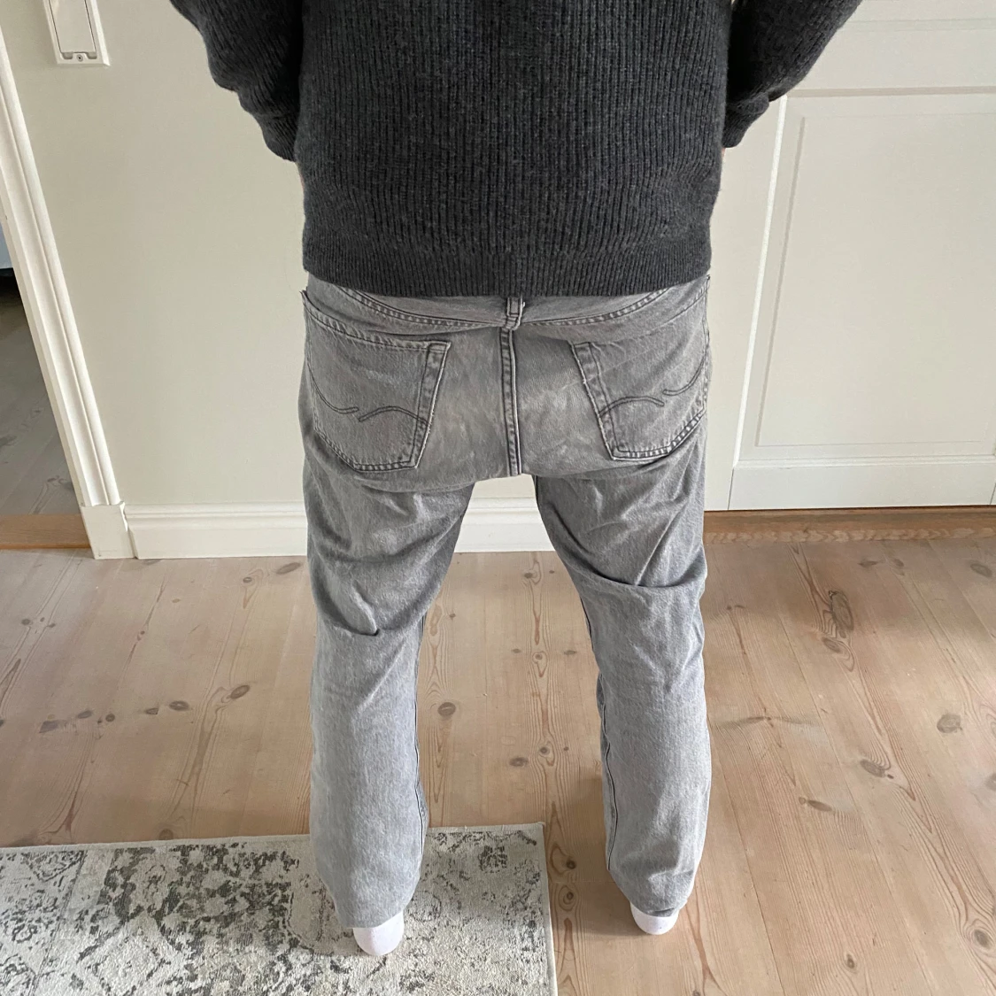 Gråa jack&jones jeans - 90