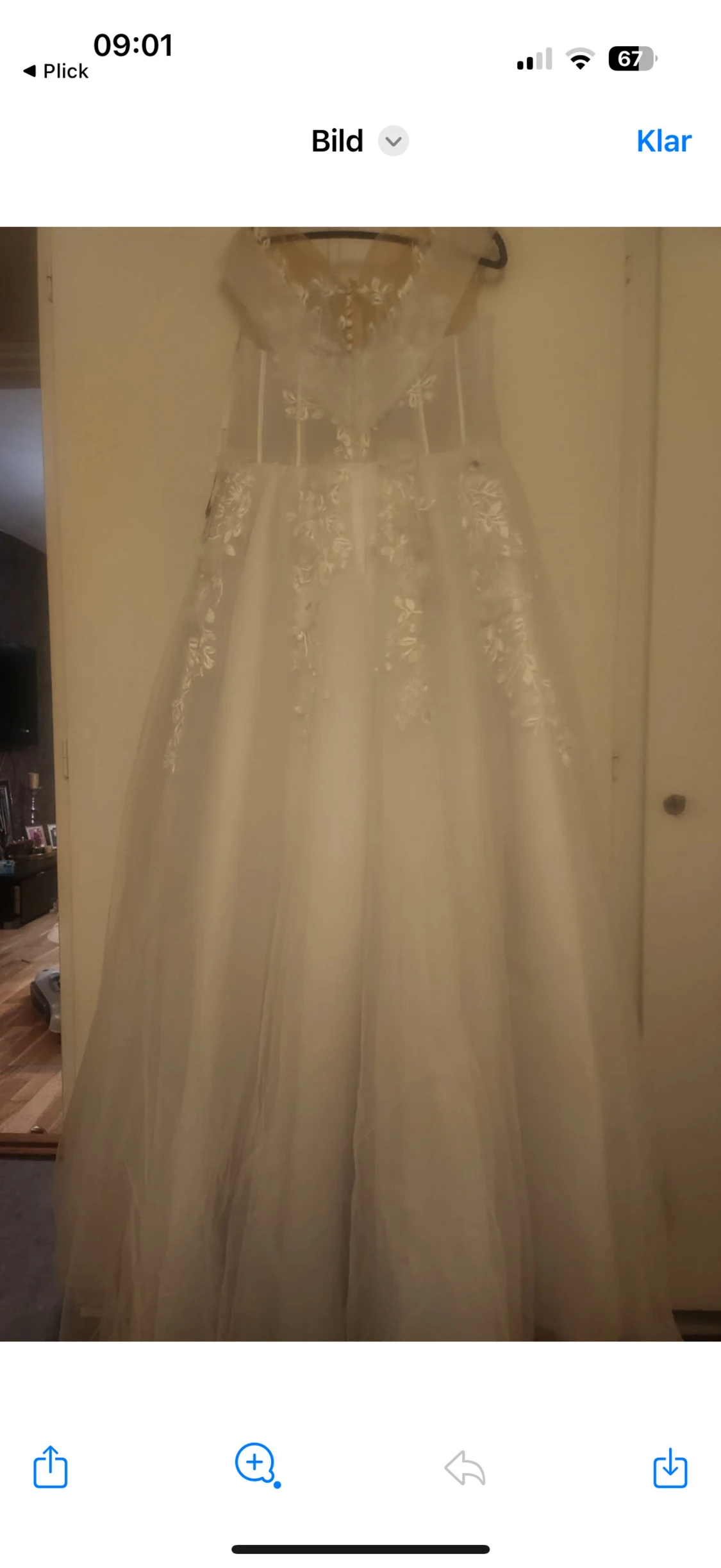 Vit långklänning med spetsdetaljer