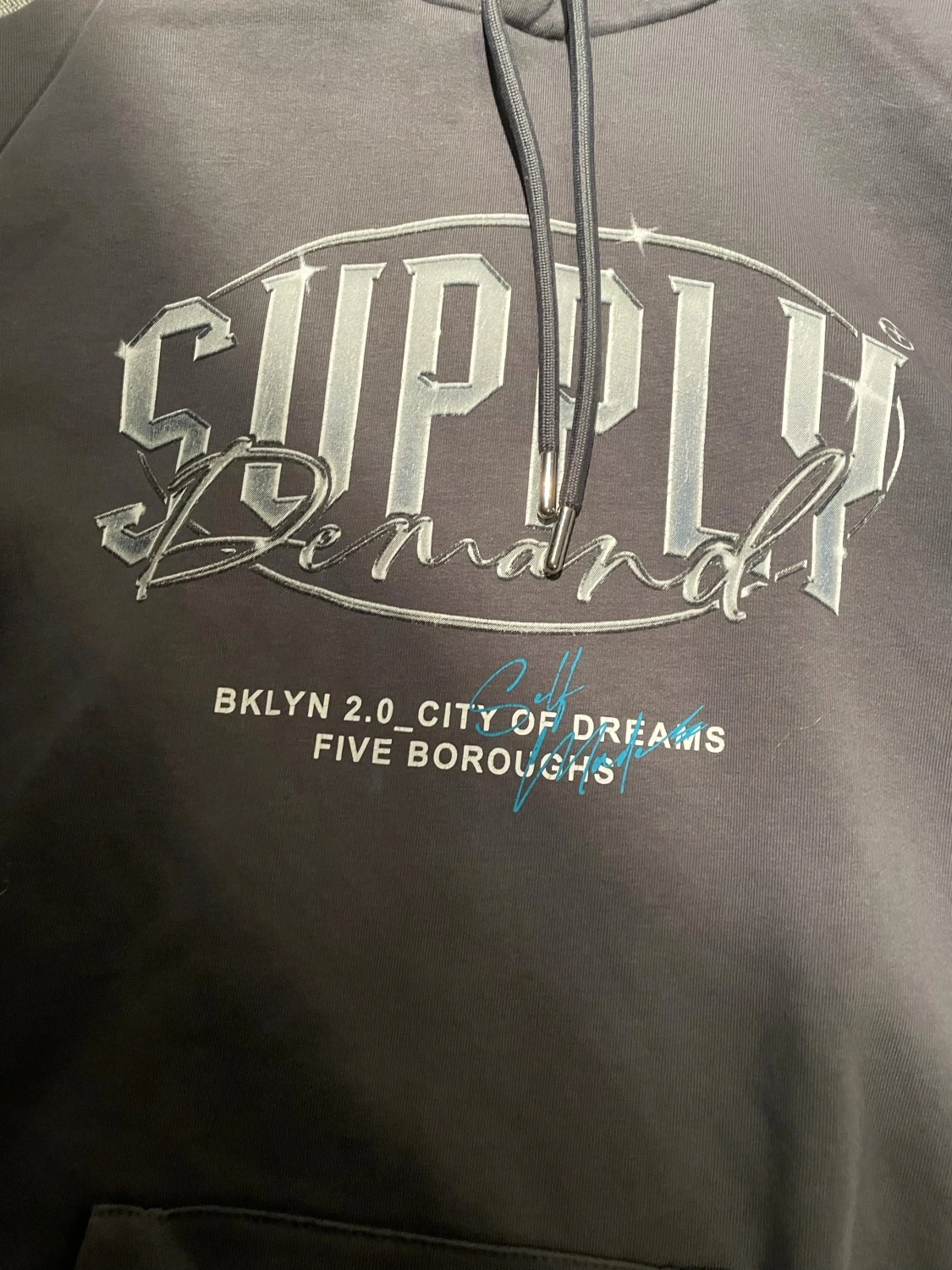 Grå hoodie från Supply & Demand - 2