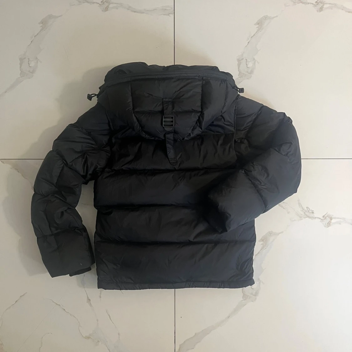 Svart pufferjacka från Burberry - 1