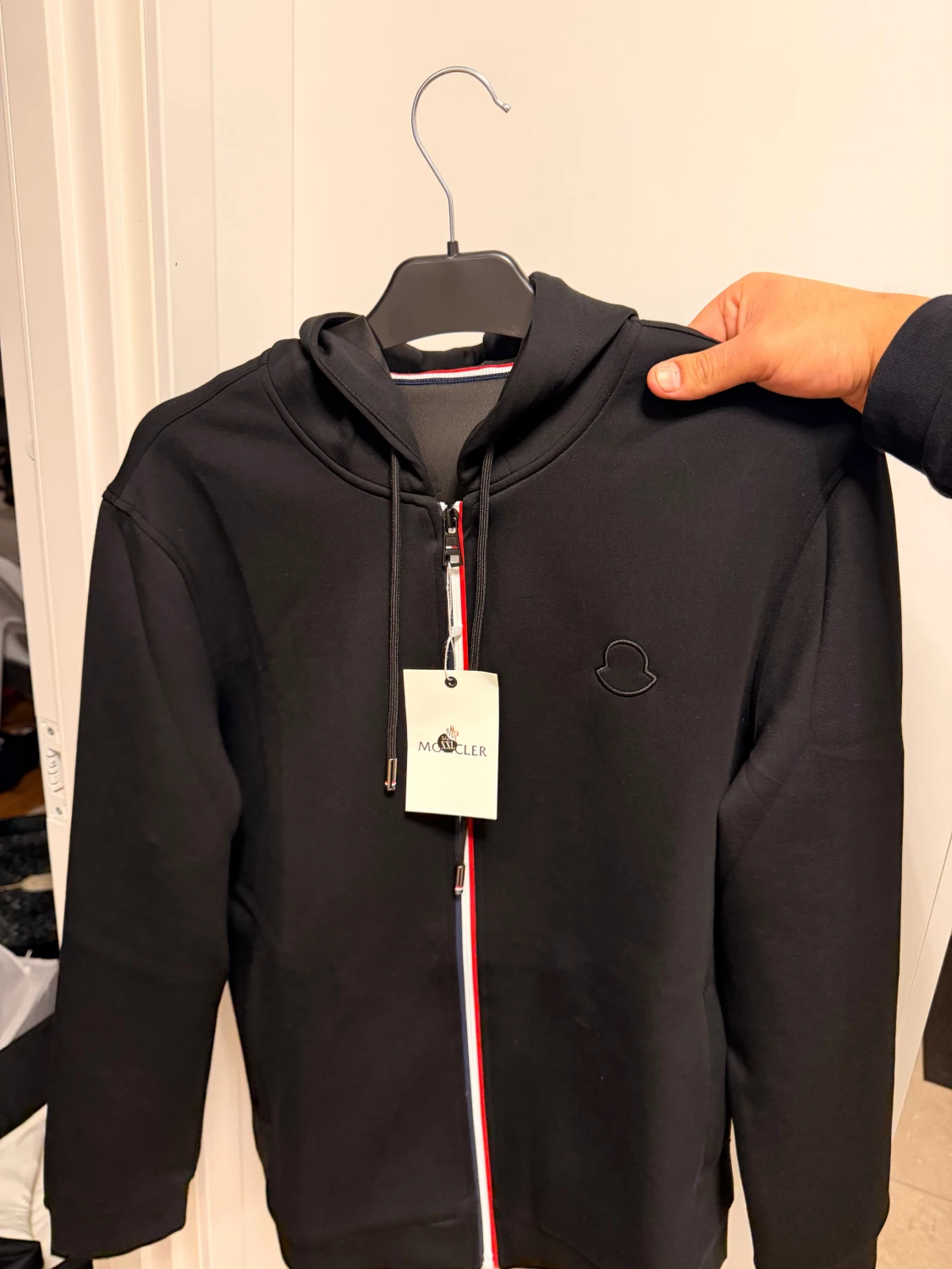 Svart hoodie från Moncler med dragkedja