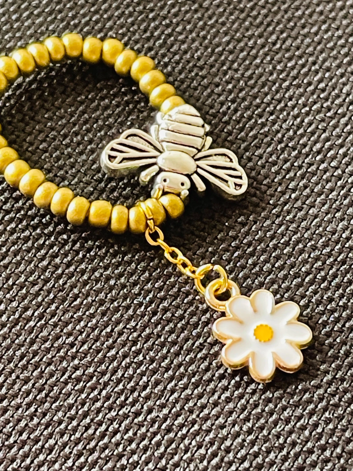 By prisförslag - justerbar Guldig pärlring med bi och blomma - 3