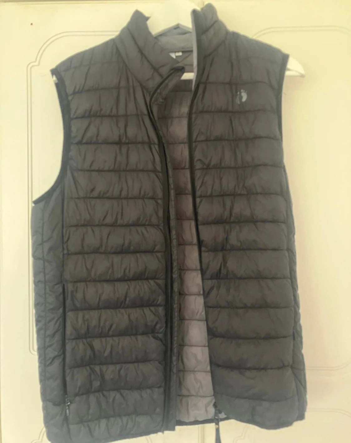 Grå dunväst från Hangten