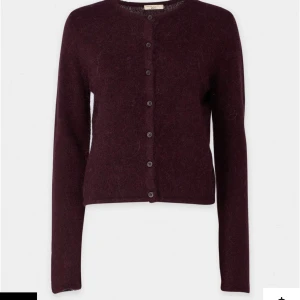 Vinröd kofta - Vinröd kofta från Gina, mycket fint skick. Storlek S