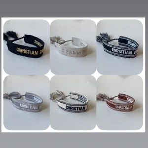 Christian dior armband  - Helt nya Christian dior armband. Skit bra kvalité. Aldrig använd. Fraktar inom 24 timmar. Skriv vid fler frågor