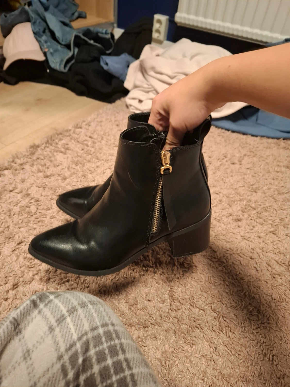 Svarta stövletter med klack och dragkedja - 1