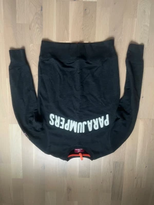 Svart fleece tröja Parajumpers M - En äkta parajumper hoodie, som knappt har använts.