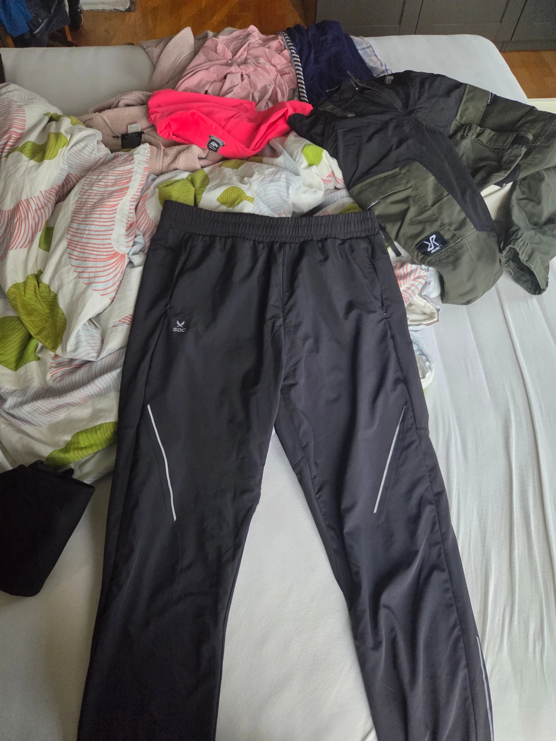 Svarta träningsbyxor från SOC, strl L