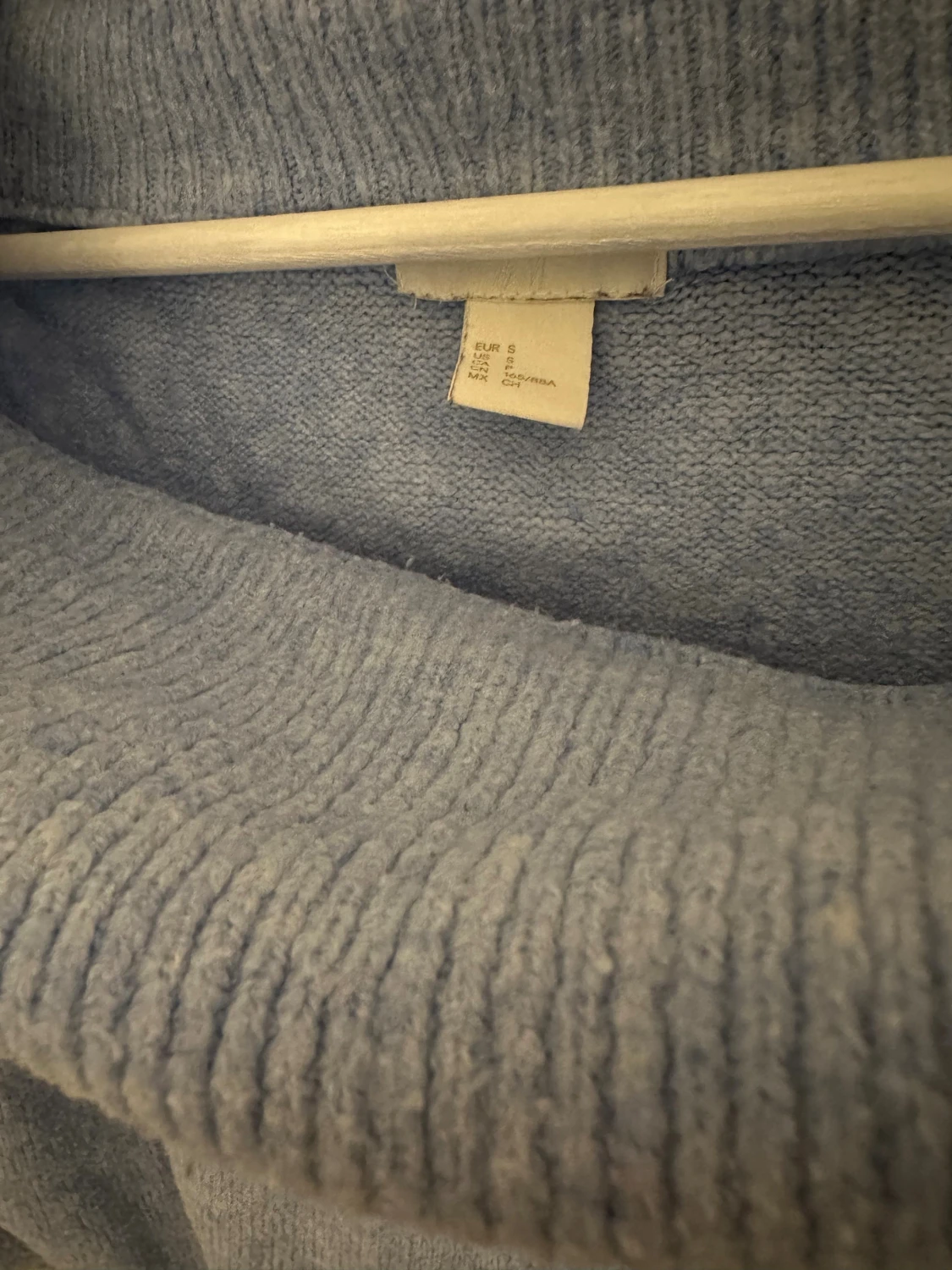 H&M Ljusblå stickad tröja OFF-THE-SHOULDER - 1