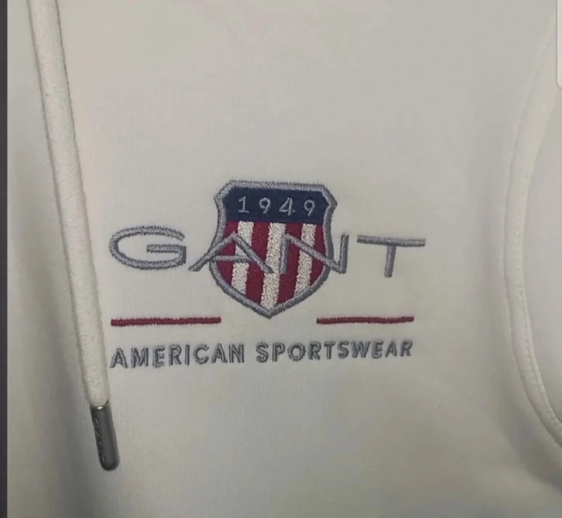 Vit hoodie från GANT - 1