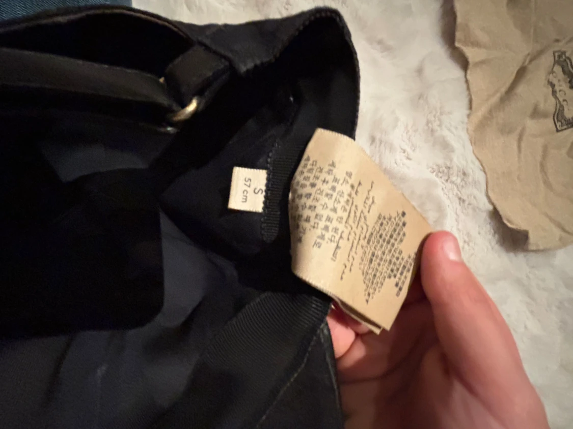 Svart Gucci keps med broderat mönster - 4