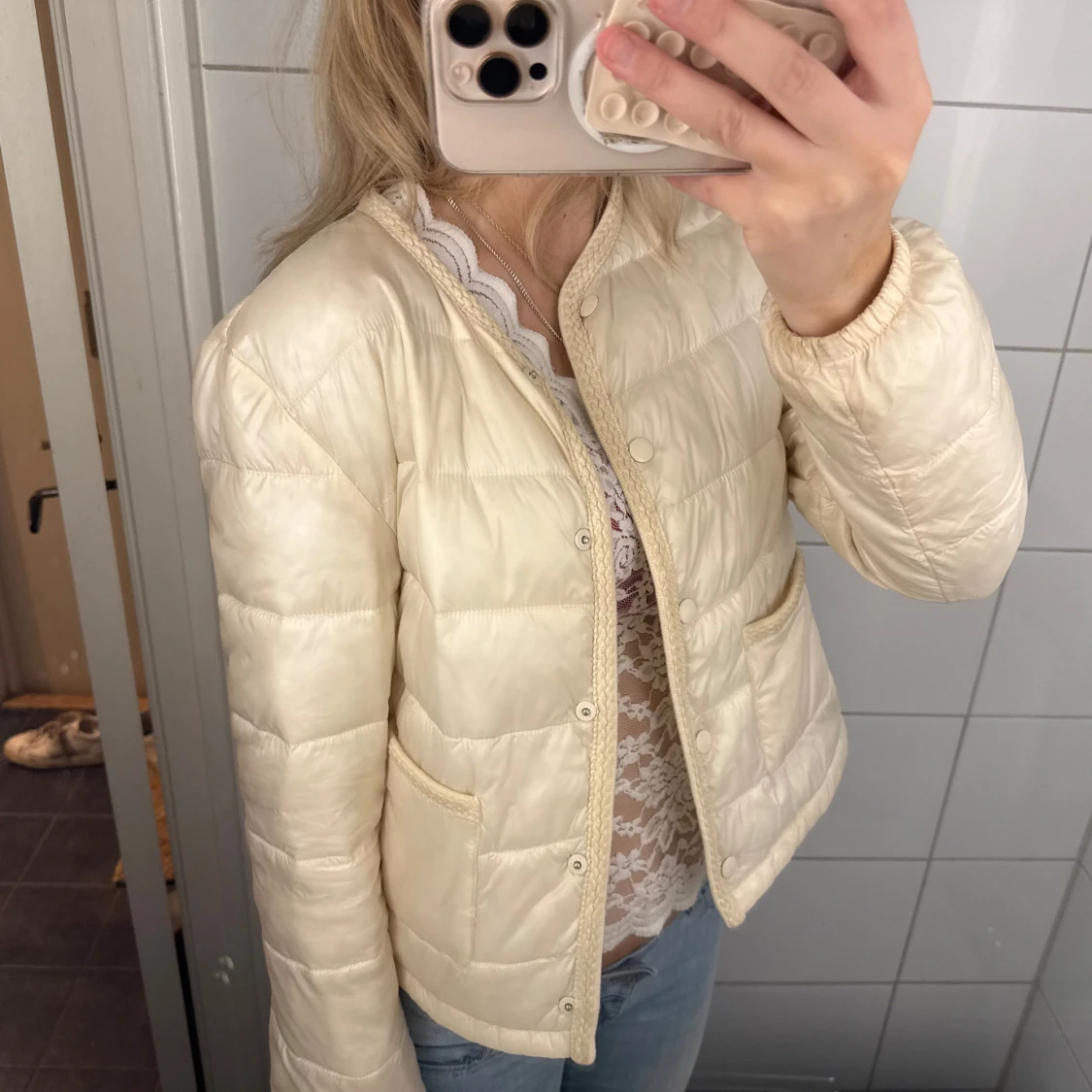 Beige quiltad pufferjacka - 3