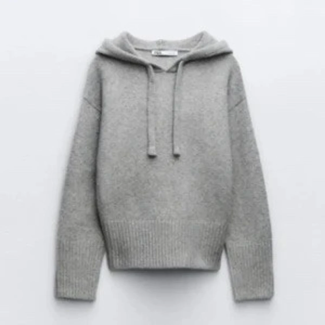 Grå stickad hoodie från Zara