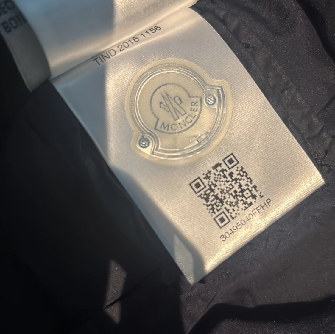 Svart dunjacka äkta moncler